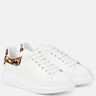 Hoogwaardige ontwerper Alexander McQueen Oversized leren sneakers met luipaardprint wit