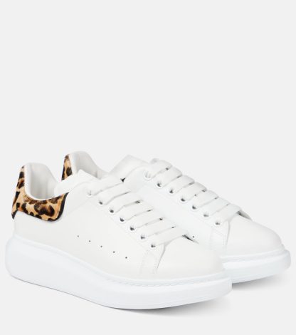 Hoogwaardige ontwerper Alexander McQueen Oversized leren sneakers met luipaardprint wit