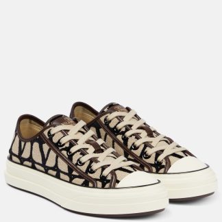 goedkope luxe Valentino Garavani Toile Iconographe Totaloop sneakers bruin