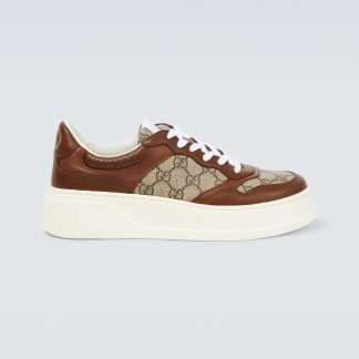 luxe kopen Gucci GG Supreme canvas en leren sneakers beige