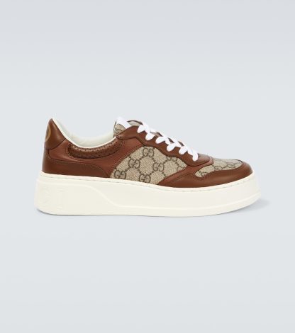 luxe kopen Gucci GG Supreme canvas en leren sneakers beige