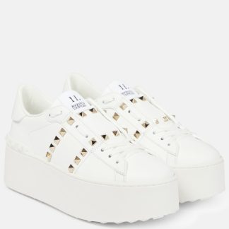 luxe kopen Valentino Garavani Rockstud Untitled leren platform sneakers wit