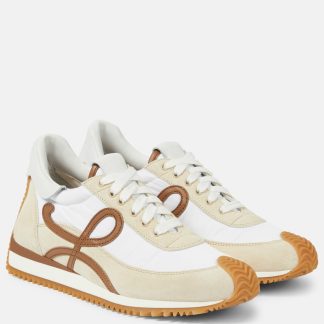 mode luxe Loewe Flow Runner suède sneakers beige