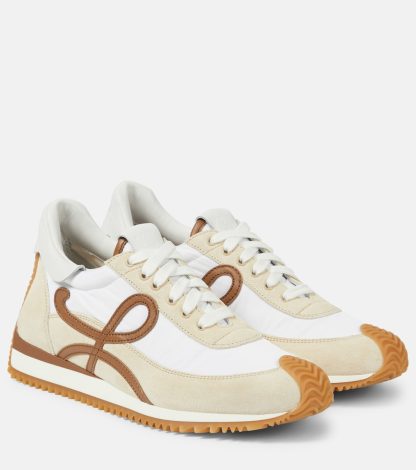 mode luxe Loewe Flow Runner suède sneakers beige