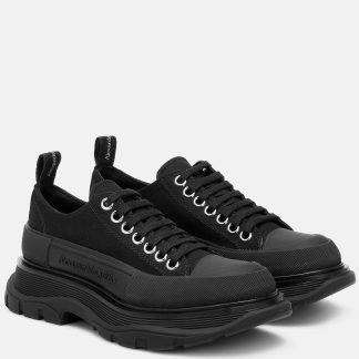 modeontwerper Alexander McQueen Tread Slick canvas sneakers zwart