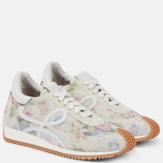 modeontwerper Loewe Flow Runner gebloemde suède sneakers wit