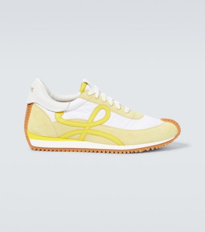 modeontwerper Loewe Paula's Ibiza Flow Runner sneakers met suède rand geel