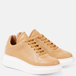 nep luxe Alexander McQueen Oversized suède sneakers beige