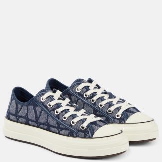 nep luxe Valentino Garavani Totaloop Toile Iconographe denim sneakers blauw